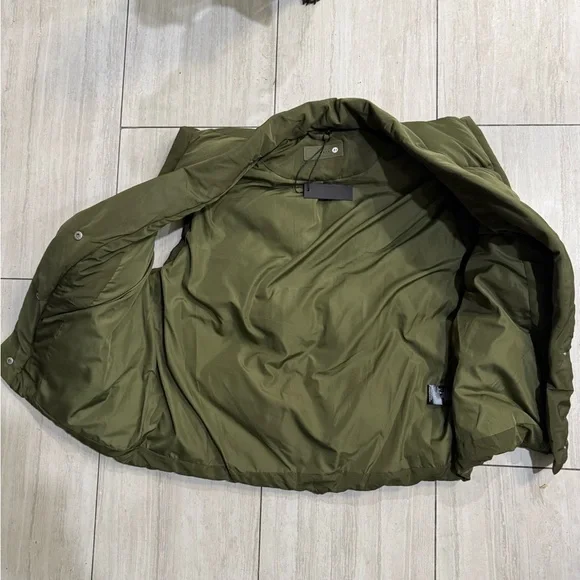 NWT Blank NYC Evereve Oversized Puffer Matcha Latte Green Vest Size Large - Picture 7 of 9